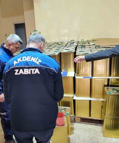 Mersin'de 4,5 ton sahte zeytinyağı ele geçirildi