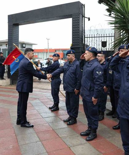 Şener, bayramda görev başındakileri ve şehit ailelerini unutmadı