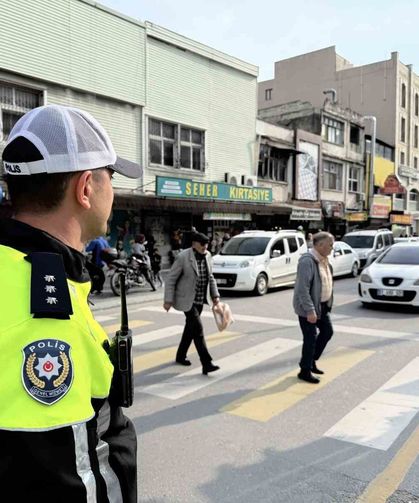 Yayalara yol vermeyen sürücülere ceza kesildi