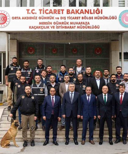 Mersin Limanı'nda 19 kilo kokain ele geçirildi, vali ekibi tebrik etti