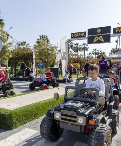 Mersin'de 23 Nisan coşkusu bilimden doğaya taştı