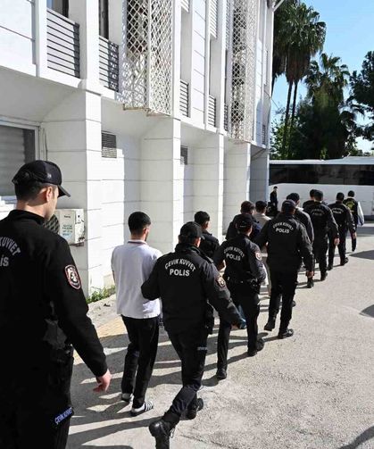 Mersin’de 100 Milyonluk Dolandırıcılık Ağı Çökertildi: 7 Tutuklama