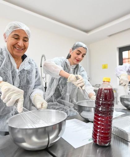 Mersin'de kan portakallı lokum üretildi