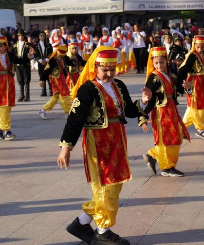 Mersin’de Yedi Bölgenin Kültürü  Aynı Sahnede