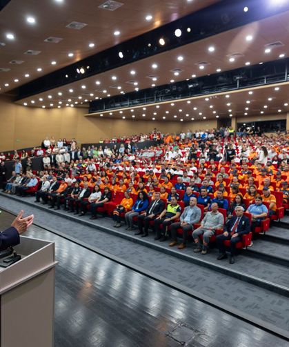 Seçer’den Belediye Çalışanlarına:“Tarihe Not Düşüyorsunuz”