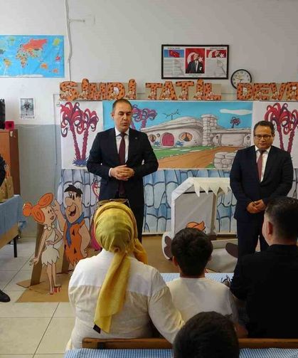 Mersin'de 349 bin 348 öğrenci karne heyecanı yaşadı