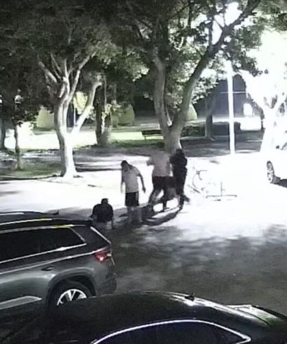 Mersin'de site müdürü darbedildi, saldırı kameraya yansıdı