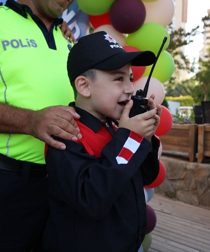 DMD hastası Ünal'ın polis olma hayali gerçek oldu