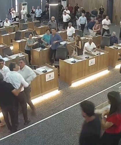 CHP'li Belediye Başkanının AK Partili Meclis Üyesinin Üzerine Yürüdü