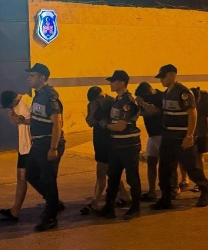 Kızkalesi'nde Polise Mukavemet Eden 4 Şüpheli Tutuklandı