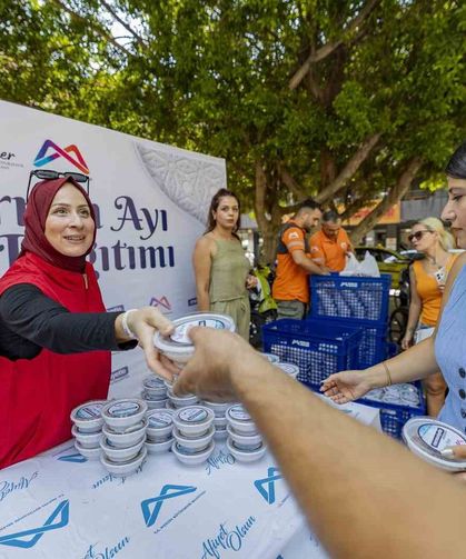 Mersin Büyükşehir, Aşure Geleneğini 13 İlçede Yaşattı