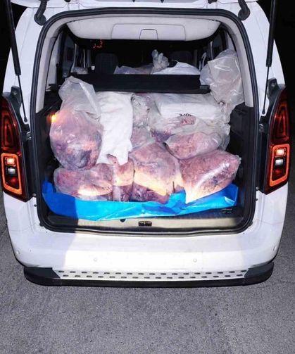 Mersin'de 877 kilogram kaçak sakatat ele geçirildi