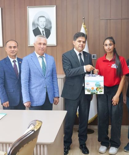 İl Müdürü Özdemirci, Türkiye Birincisi Öğrencileri Ağırladı