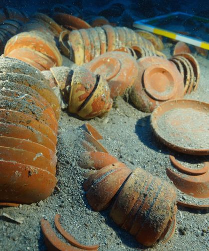 Akdeniz’den 2 bin 100 Yıllık Sofra Takımı Çıktı