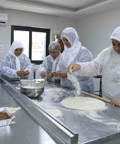 Mersin'de eski köy okulu kadınların üretim yuvası oldu
