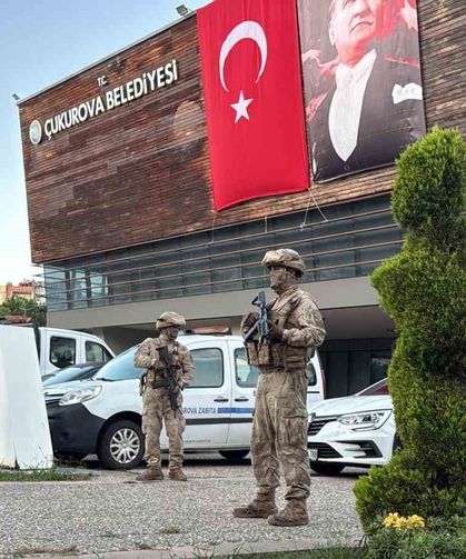 Adana'da Çukurova Belediyesi'ne operasyon : 44 gözaltı
