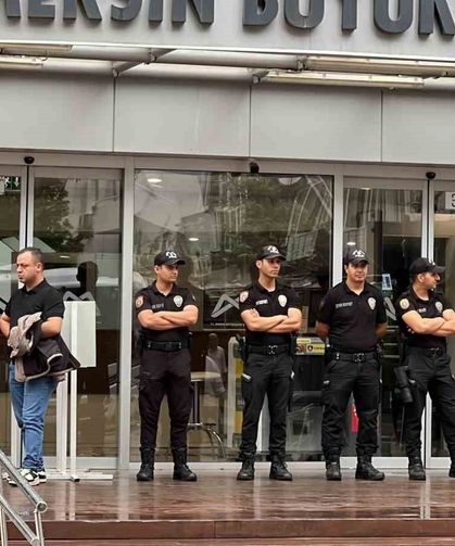Mersin Büyükşehir Belediyesi'ne operasyon: Başkan Seçer dahil 59 gözaltı