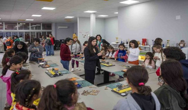 Aileler, sanal gerçekliğin sınırlarını çocuklarıyla birlikte keşfetti