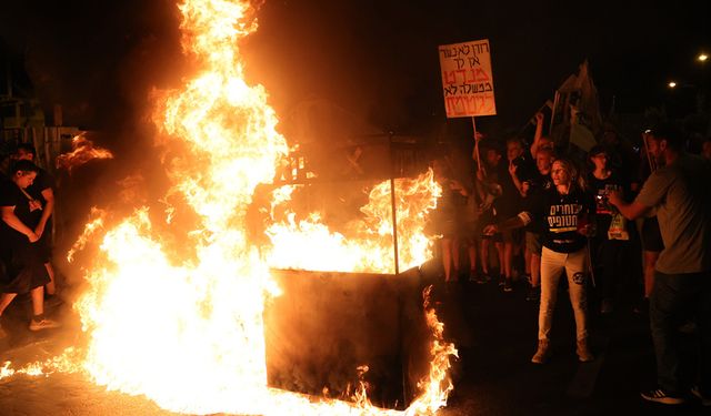 İsrail’de binlerce protestocu erken seçim çağrısı yaptı