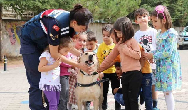 Jandarma çocukları bilgilendirdi