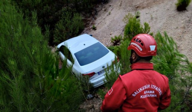 Balıkesir’de otomobil şarampole uçtu: 1 yaralı