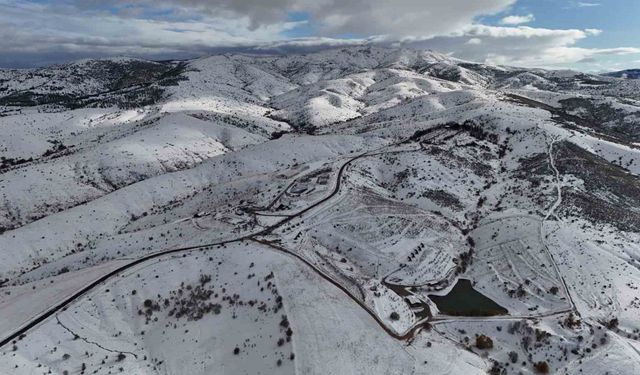 Bin 744 rakımlı Dinek Dağı’nda kışın ilk manzarası havadan görüntülendi