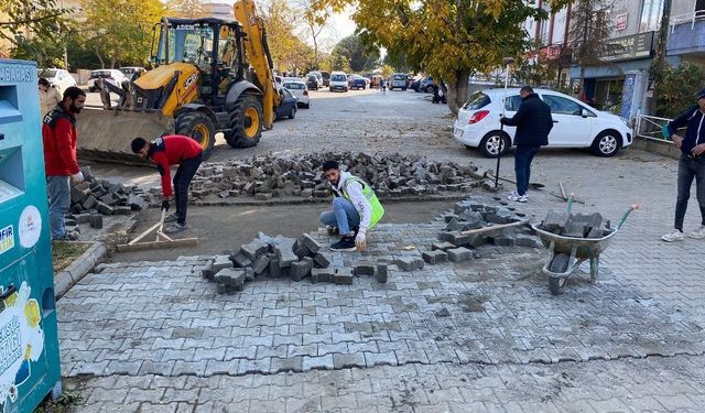 Süleymanpaşa’da olumsuz hava şartlarına rağmen yol çalışmaları devam ediyor