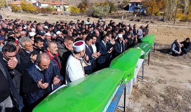 Trafik kazası bir aileyi hayattan kopardı: 4 ölü