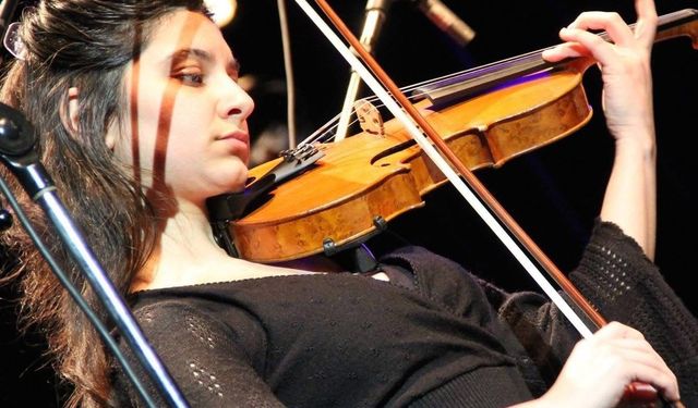 Eğitimini borçlu olduğu okulda yıllar sonra ders verdi