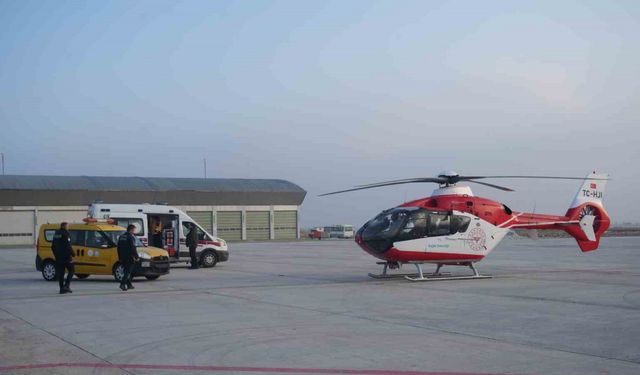 Ambulans helikopter bir günlük bebek için havalandı