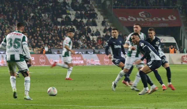 Trendyol Süper Lig: Konyaspor: 2 - Fenerbahçe: 2 (İlk yarı)