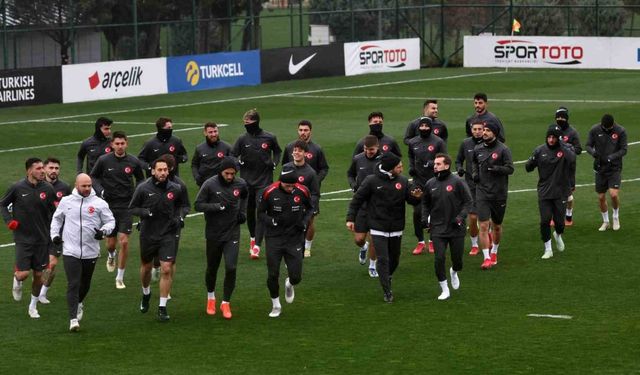 A Milli Takım, sağanak yağmur altında çalıştı