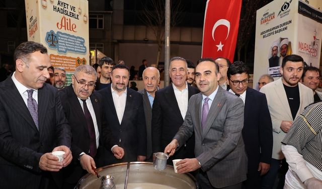 Bakan Kacır, Sultangazi Belediyesi Ramazan çadırını ziyaret etti