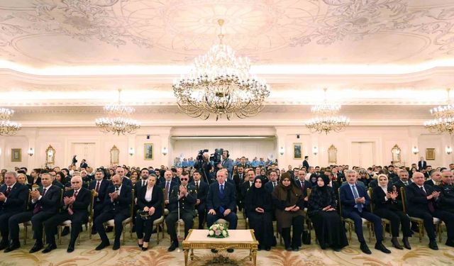 Cumhurbaşkanı Erdoğan: "Hiçbir silah vatan sevgisine, millet sevgisine galip gelemez"