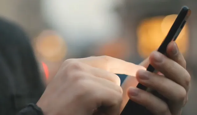 Mobil internet kullanımı artıyor... 4 saat 4 dakika cepte ve netteyiz!