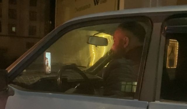 Aracıyla seyir halindeyken görüntülü sohbet eden sürücüye 5 bin 327 lira ceza kesildi