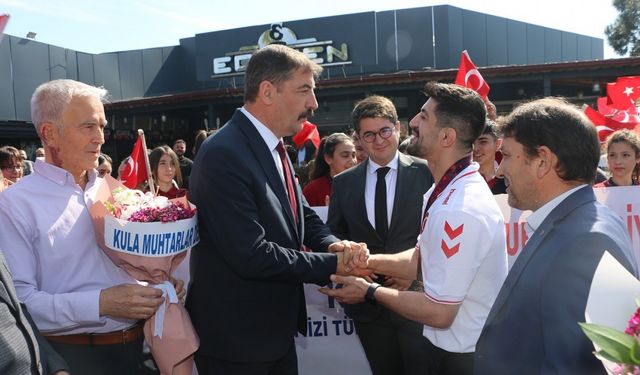 Avrupa Şampiyonu Kerem Kamal’a Kula’da coşkulu karşılama