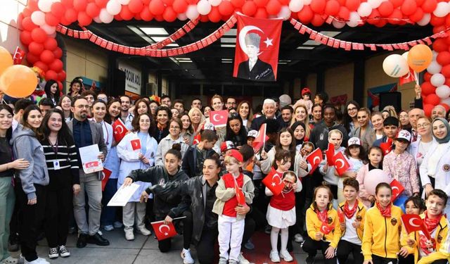 Beşiktaş JK Kadın Futbol Takımı, hastanede tedavi gören çocuklara sürpriz yaptı
