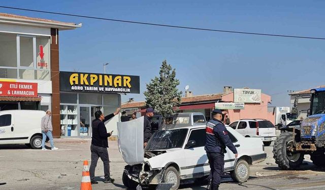Ehliyetsiz sürücü kaza yaptı: 2 yaralı