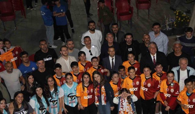 Galatasaray’ın efsaneleri Cizre’de gençlerle buluştu