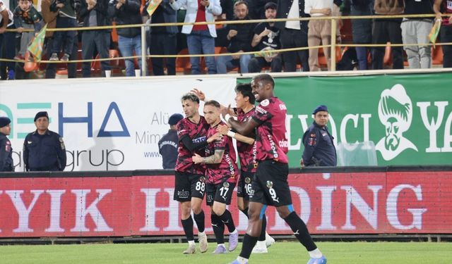 Trendyol Süper Lig: Alanyaspor: 1 - Samsunspor: 0 (İlk yarı)