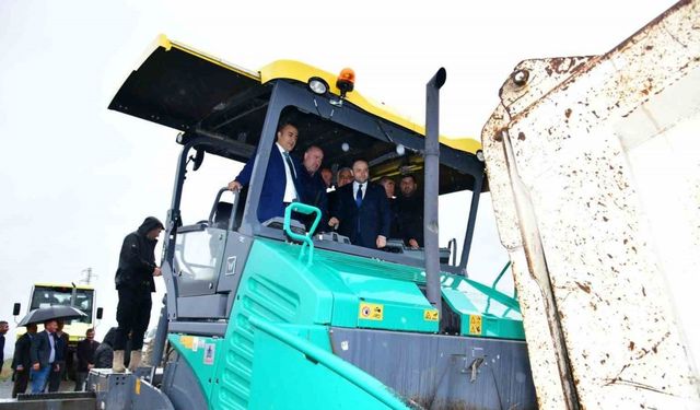 Ardahan’da köy yolları asfalt yerine beton kullanılarak yenileniyor