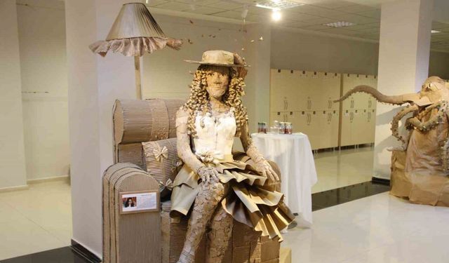 Atık kartonlardan sanat eseri: Üniversitelilerden ilgi çeken sergi