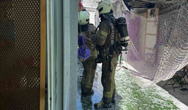 Bakırköy’de çakmakla oynayan çocuk yangın çıkardı