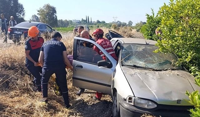 Dörtyol’da otomobil narenciye bahçesine uçtu