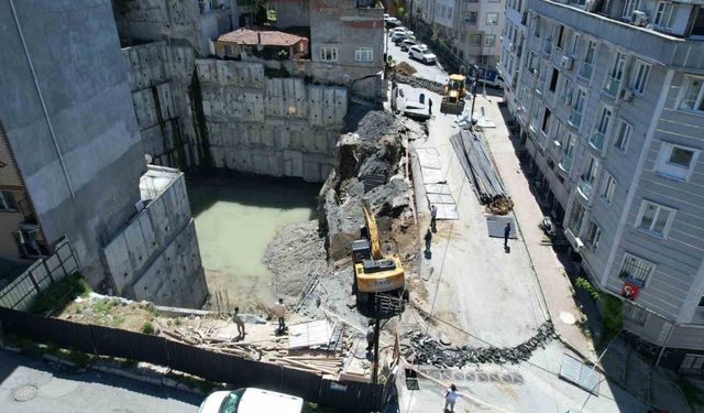Gaziosmanpaşa’da inşaat çalışmaları esnasında yol çöktü