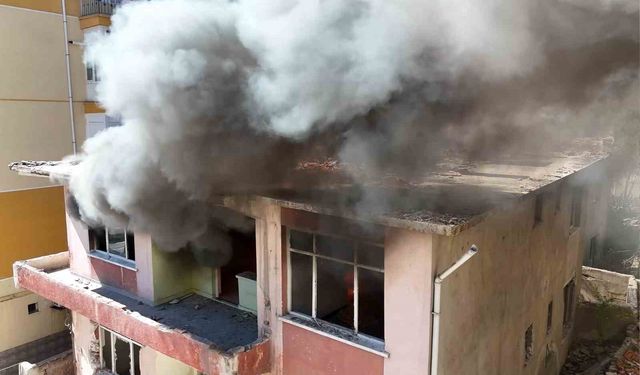 Habersiz tatbikat yapıldı, herkes gerçek sandı: Enkazda çocuk olduğunu düşünen mahalleli endişelendi