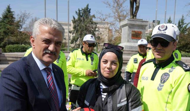 Kırıkkale’de motosiklet sürücülerine kask hediye edildi