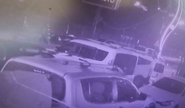 Motosiklet kaskı çalan şahısların o anları kamerada
