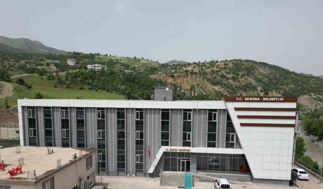 Şenoba belde belediyesi toprak yolları kilitli parke taşları ile döşüyor